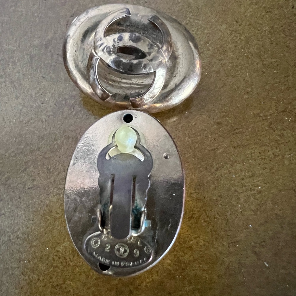 Authentic Chanel earrings - Picture 4 of 5
